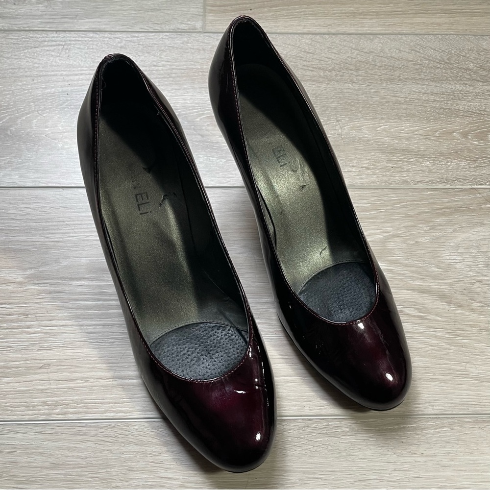 Patent leather burgundy Vaneli heels - Picture 2 of 4